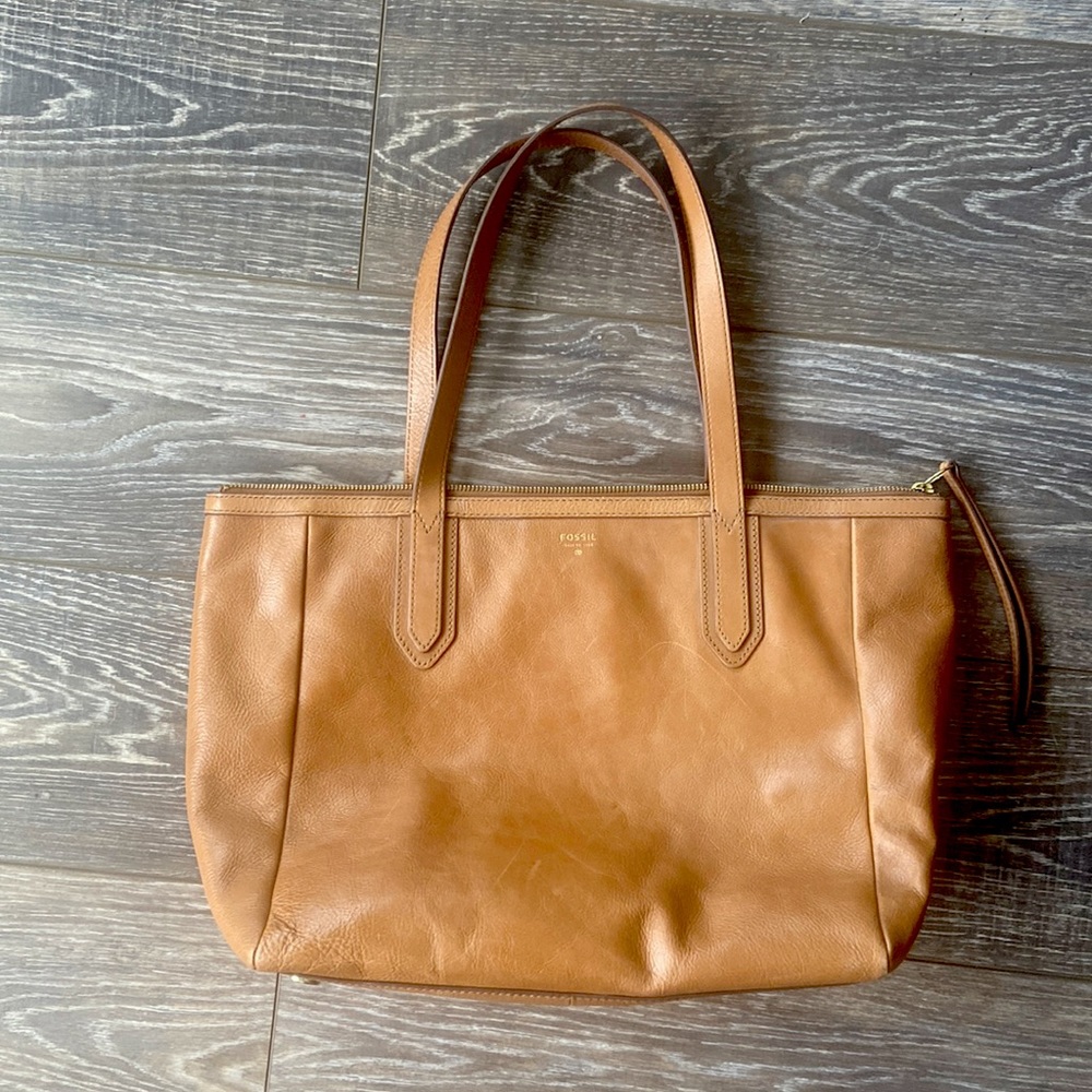 Fossil leather handbag. Large